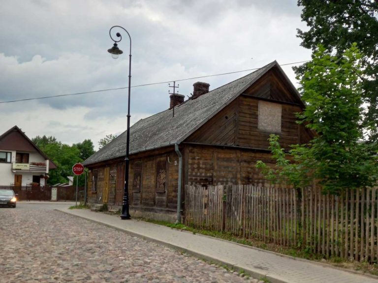 Zabytkowy drewniany dom