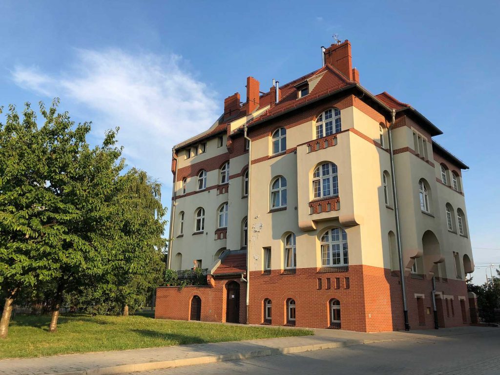 budynek z zewnątrz