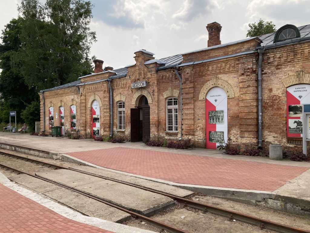dworzec z zewnątrz