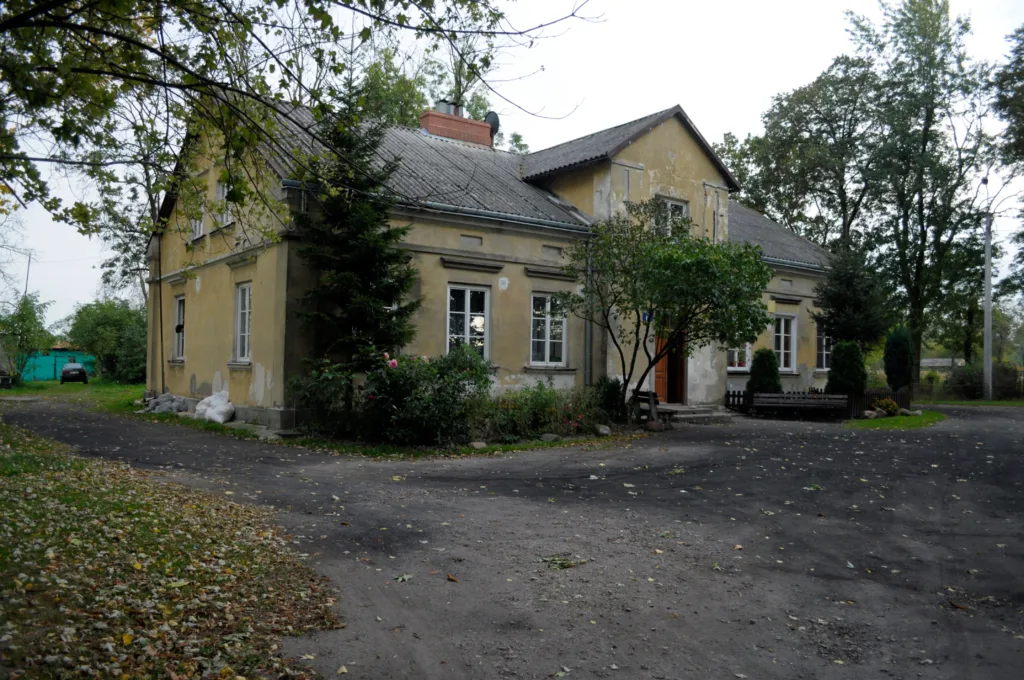 Widok budynku z zewnątrz.